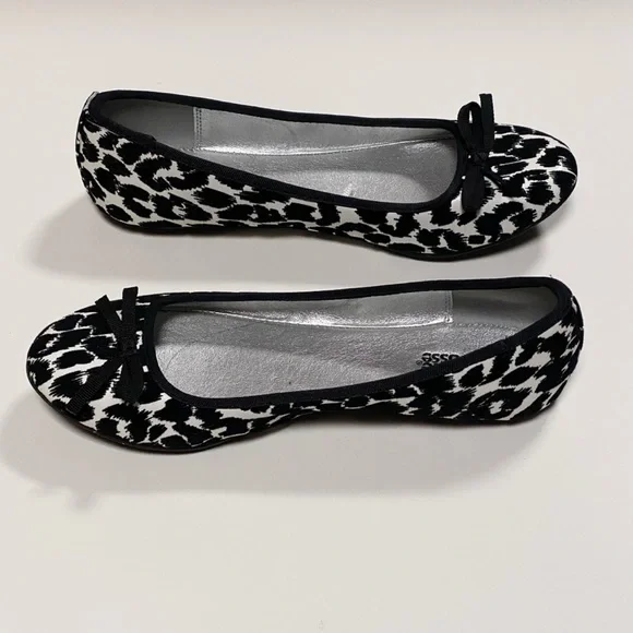 SOLD - NEW Charlotte Russe Leopard Print Flats - Picture 3 of 6